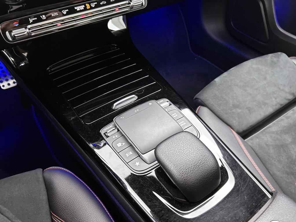 Mercedes-Benz A-Klasse 180 business solution amg | panoramadak | sfeerverli