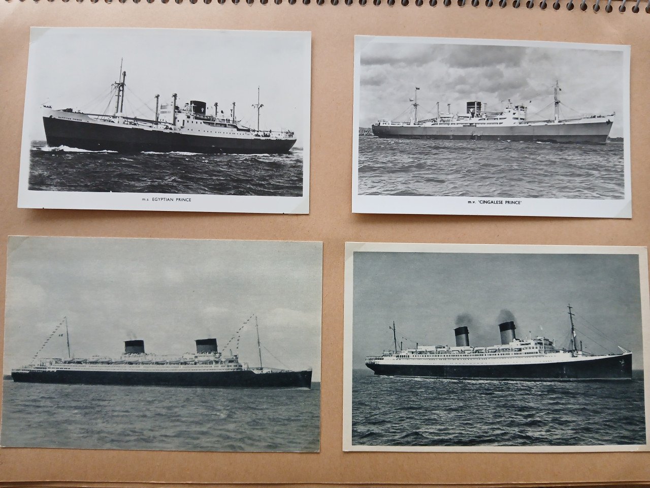 Plakboek met oude scheepfoto's