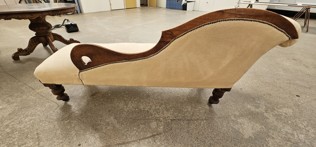 Sofa, zitbank, stoelen e.d. aangeboden