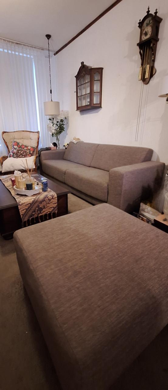 Stevige zware bank met poef.