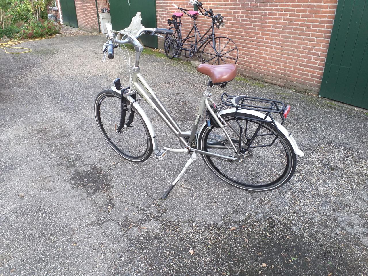 """"MOOIE GAZELLE DAMESFIETS IN PRIMA STTAAT""