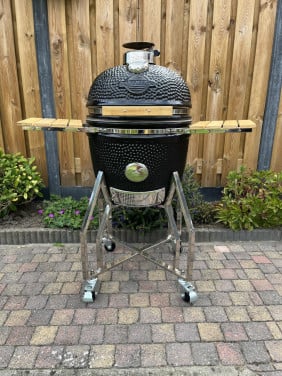 YAKINIKU MEDIUM KAMADO COMPLEET + hoes + chipfeeder