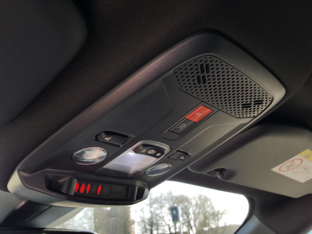 Peugeot 2008 1.2 puretech 100pk allure navigatie | cruise & climate | achte