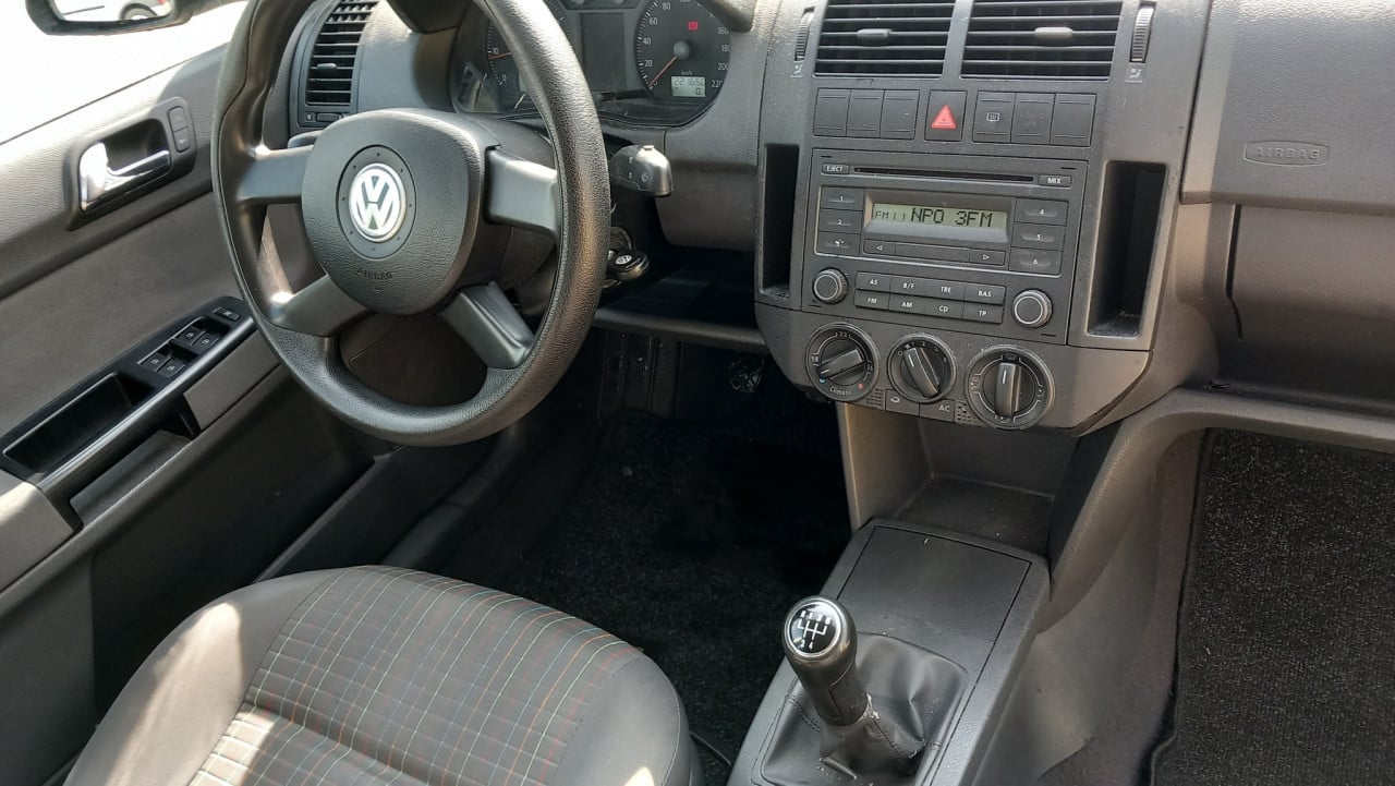 Volkswagen POLO 1.2 12v Trendline 5deurs bj:2005 airco lm-velgen