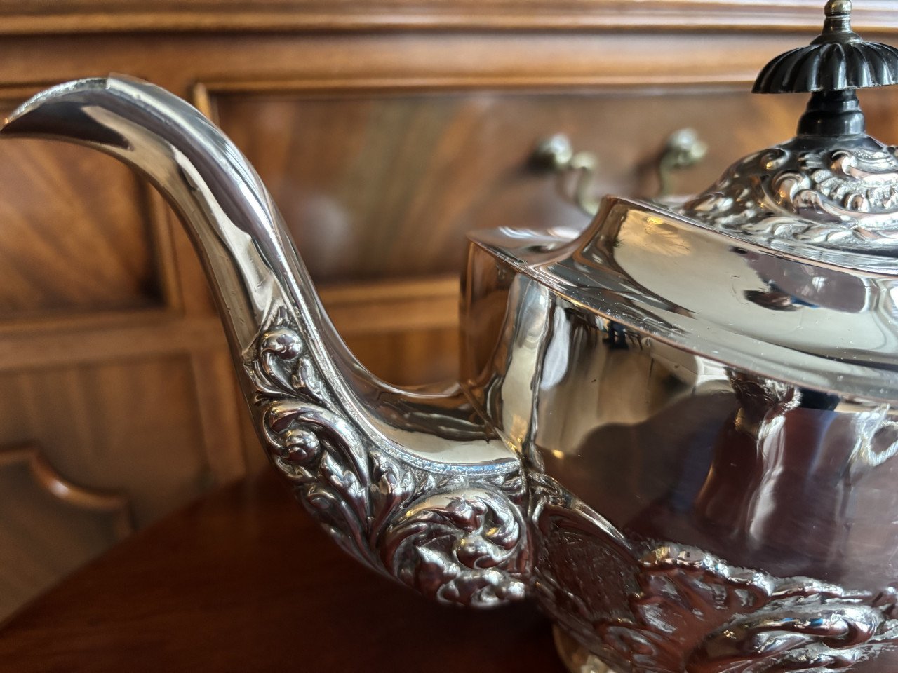 “DE MONTFORT”  VERZILVERD KOFFIE/THEE SERVIES