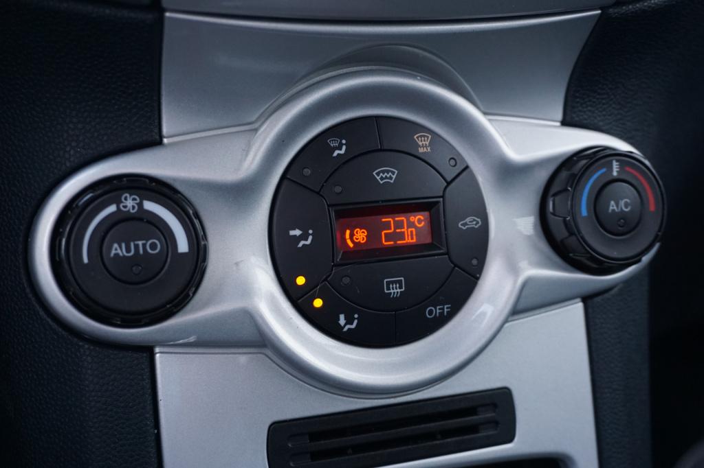 Ford Fiesta 1.25 titanium climate / cruise / elektr. ramen / parkeersens. /