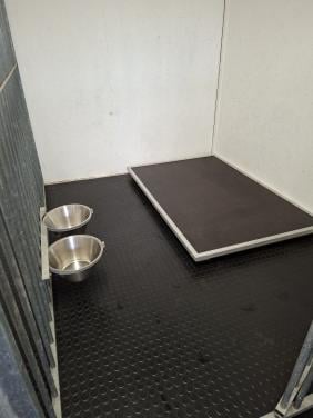Kennel met toebehoren