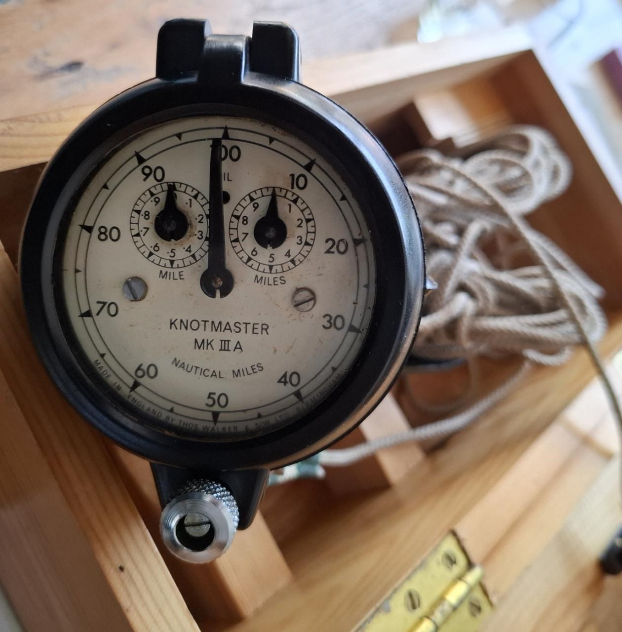 Een complete Walker's Knotmaster Log Mk IIIA in originele kist