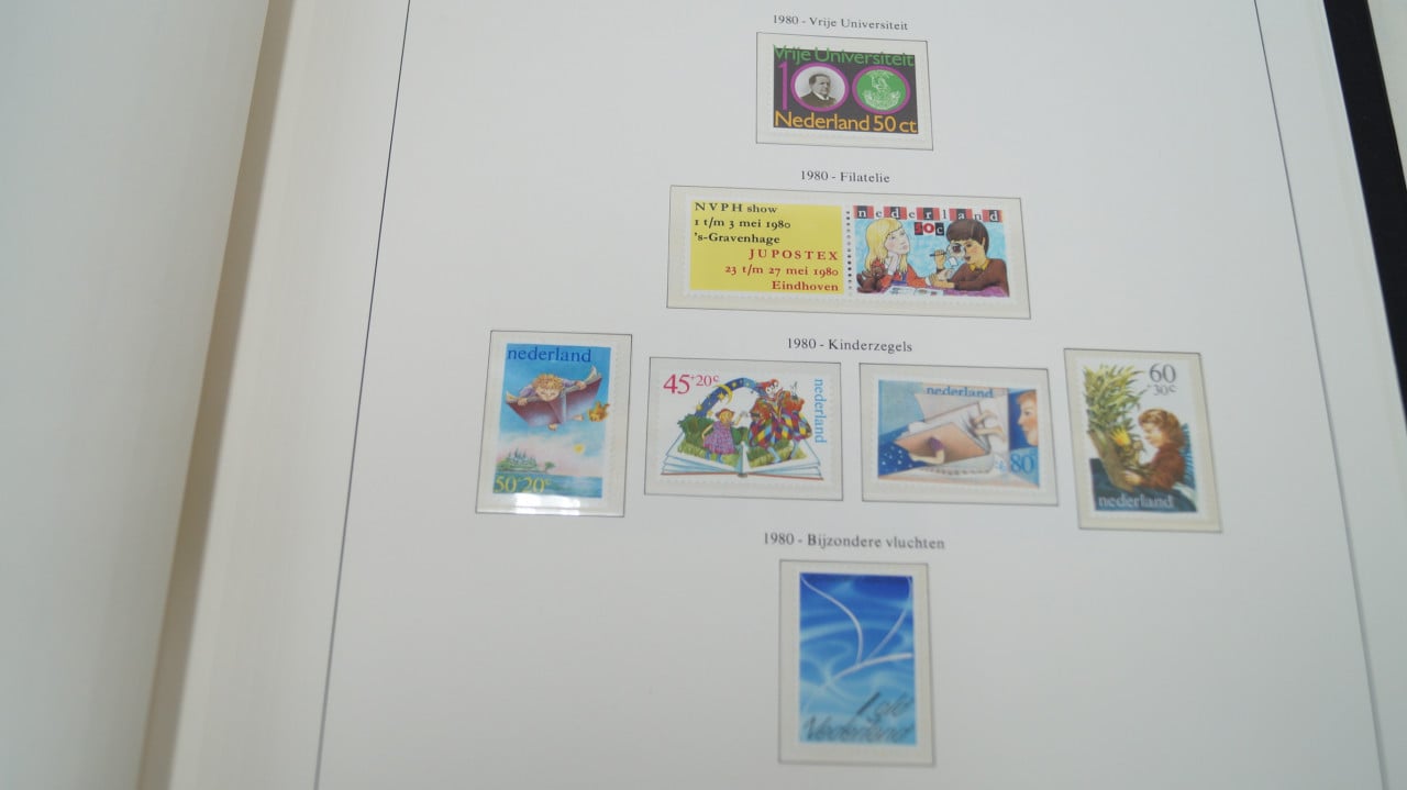 Postzegelalbum, eerstedagenveloppen en speciale catalogus 2005.