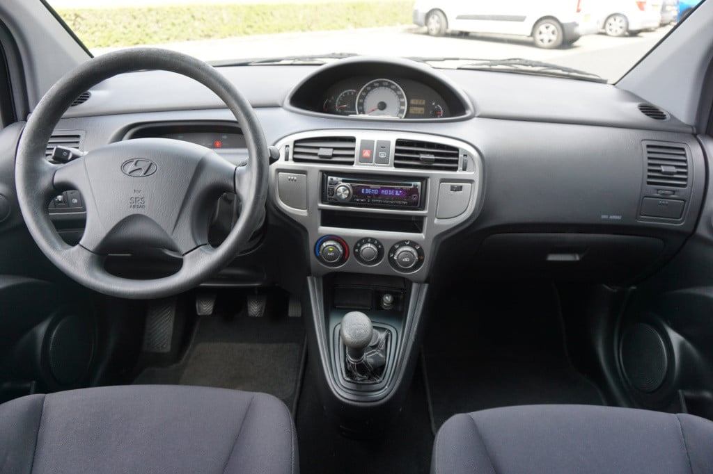 Hyundai Matrix 1.6i silver edition airco / elektr. ramen / trekhaak / nap