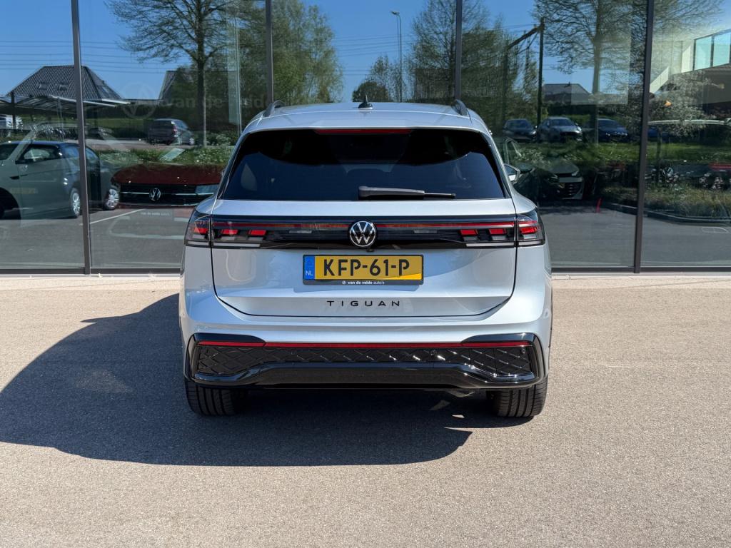 Volkswagen Tiguan 1.5 ehybrid r-line | black line | 360 camera | trekhaak |