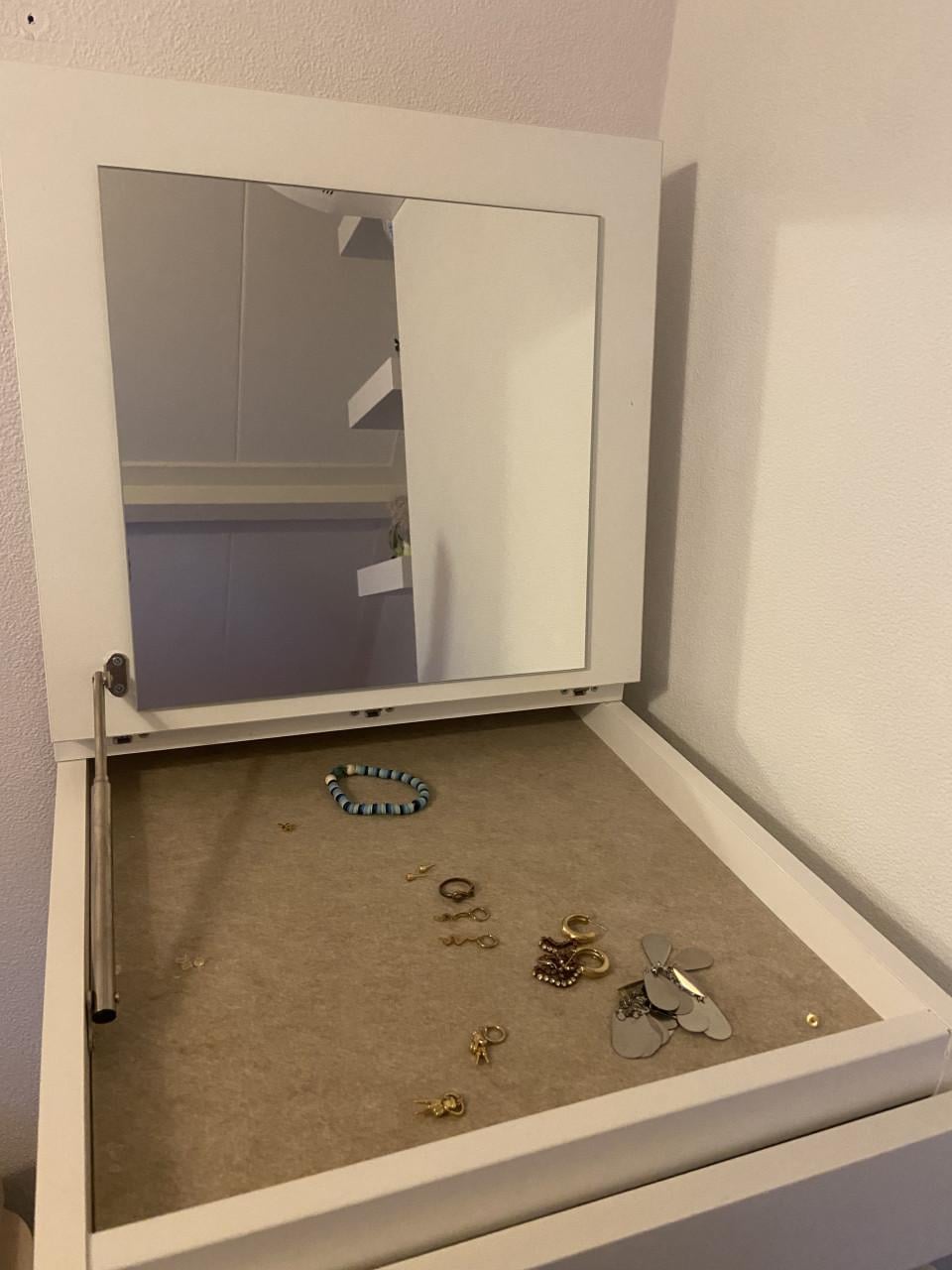 Ladekast met spiegel  ikea