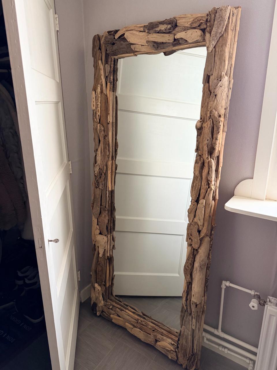 Stoere driftwood spiegel te koop.