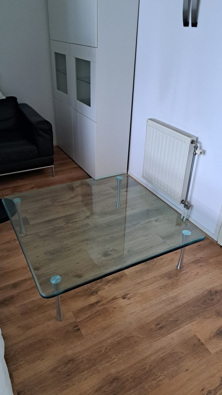 Gratis Mooie grote vierkante glazen salontafel ophalen in Vlissingen