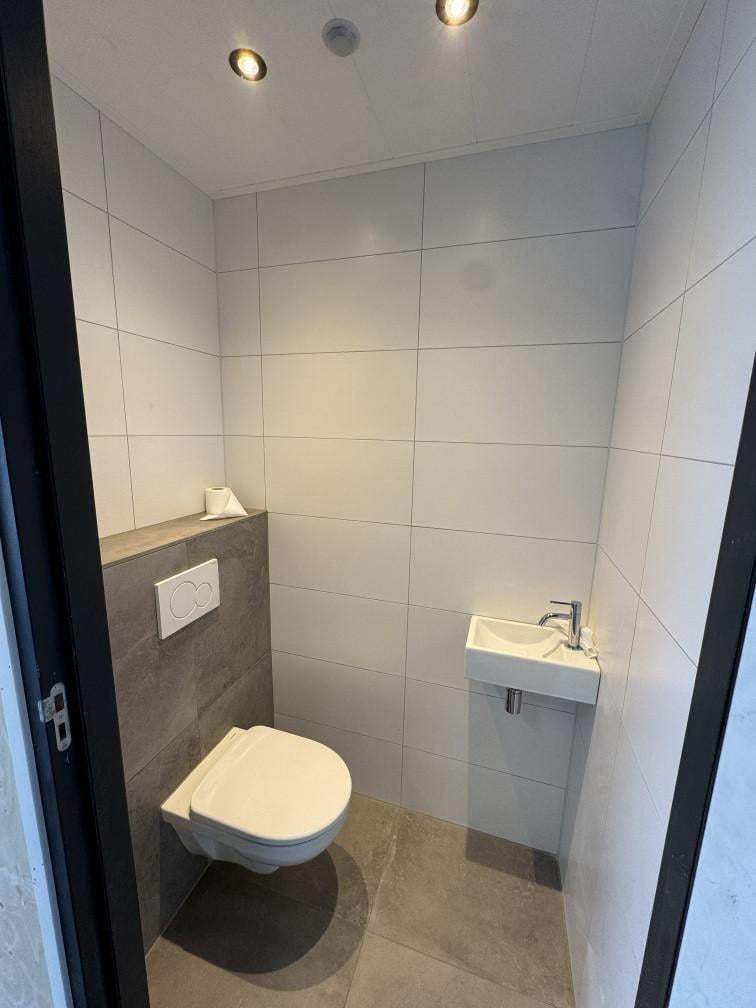 Actie! TE HUUR | bedrijfsunit, Van Doornestraat 9b te Goes