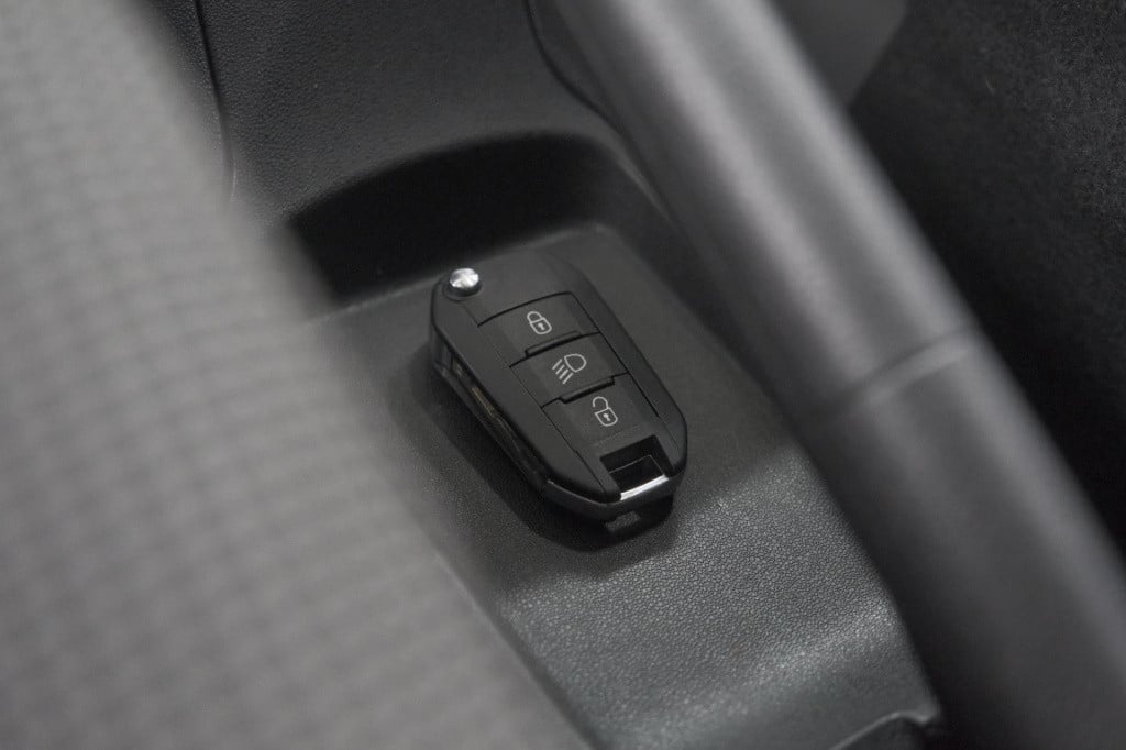 Citroen C3 puretech 110 eat6 max | parkeersensoren | apple carplay | 16 inc