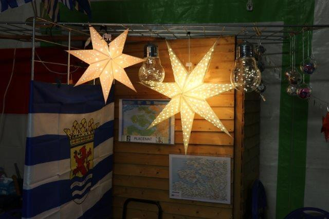 Kerstster met verlichting €.12,50 1 ster van 7 punten 45 cm Met snoer en sc