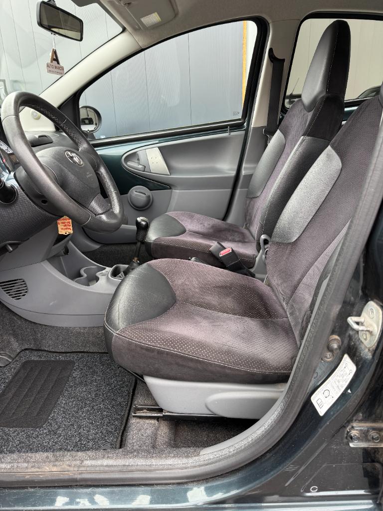 Toyota Aygo 1.0-12v aspiration green navigator