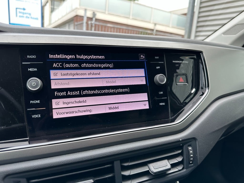 Volkswagen Polo 1.0 tsi comfortline business r-line camera virtual cockpit 