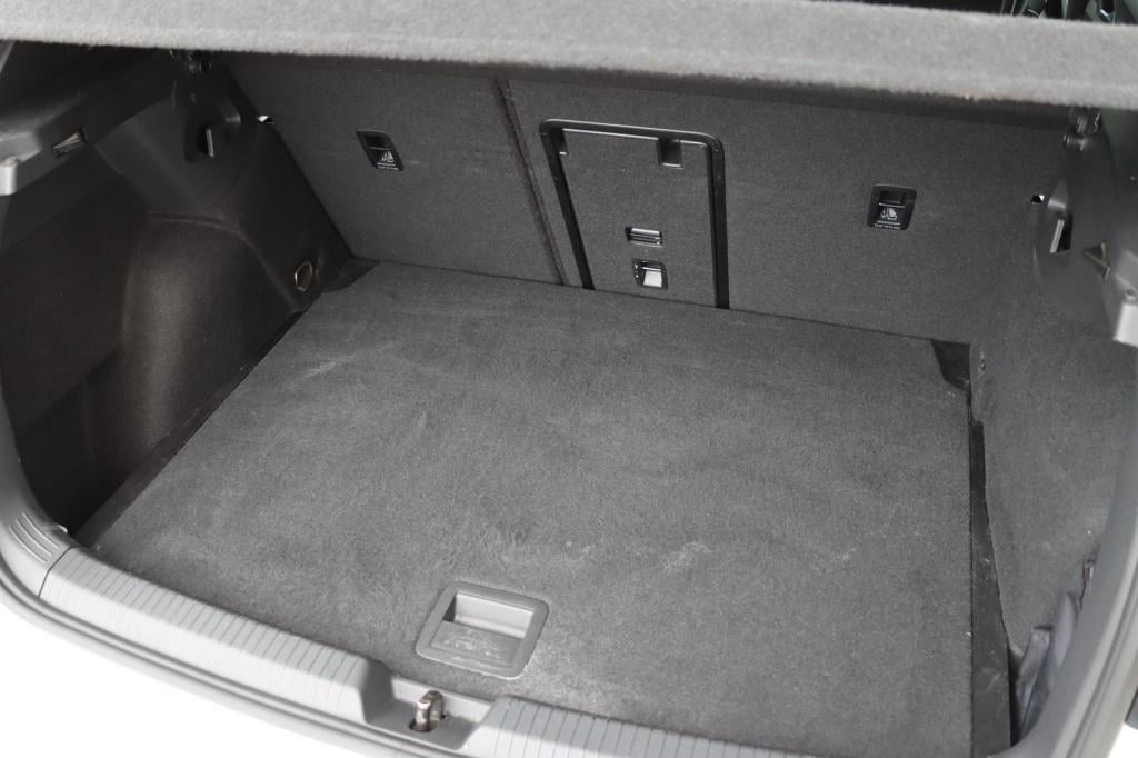 Volkswagen Golf 1.5 etsi r-line dsg7 130pk