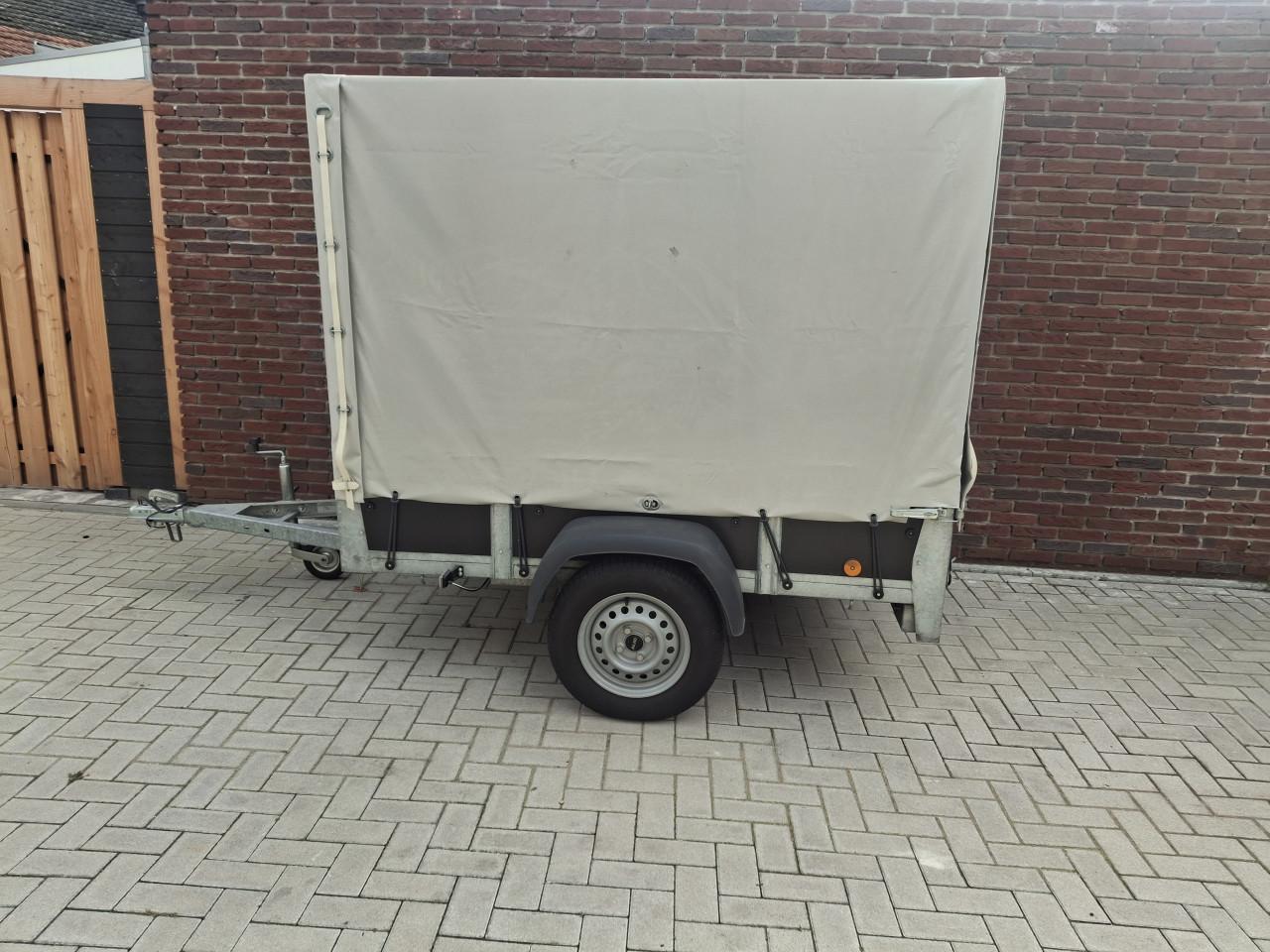 Huifaanhanger te huur