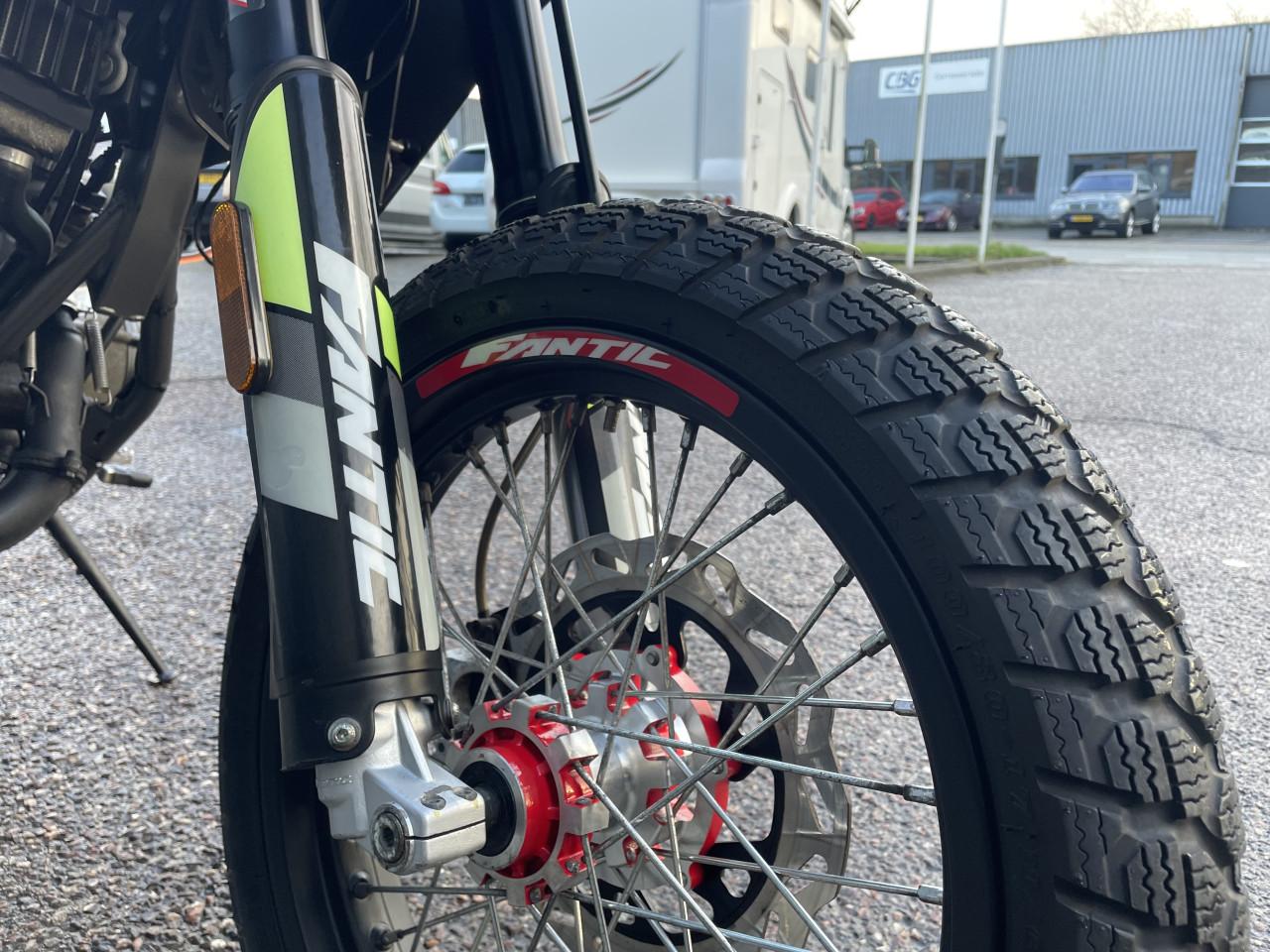 FANTIC 50 SCHAKELBROMMER