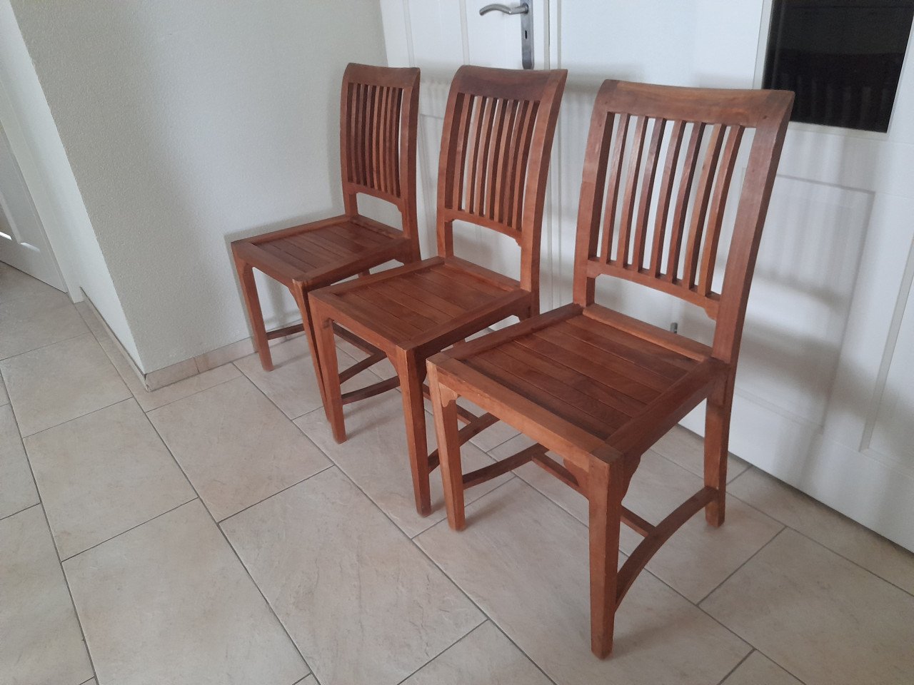 3 Teak houten stoelen ( in goede staat )