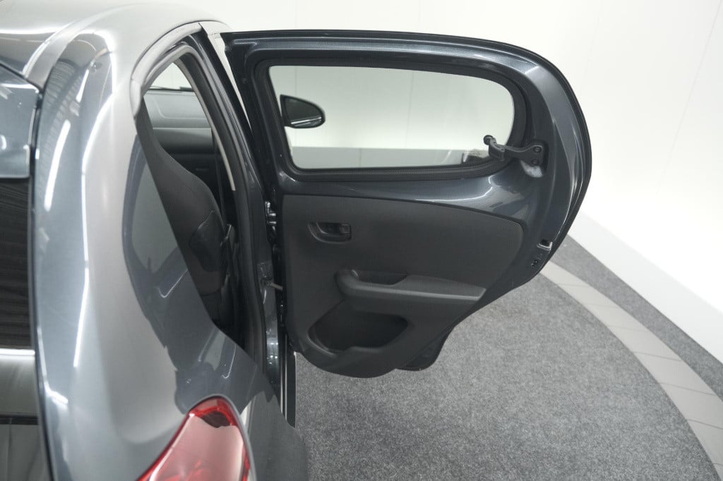 Peugeot 108 1.0 e-vti active | airco | bluetooth radio | getint glas | 5 de