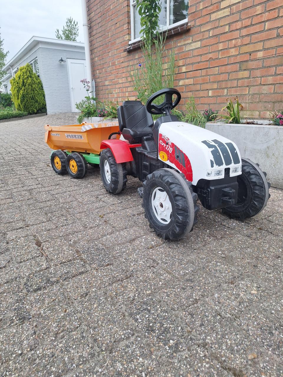 Steyer traptrekker met Joskin kar