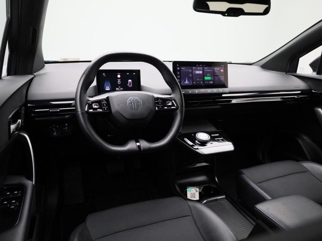 MG Mg4 64 kwh luxury | automaat | navigatie | climate control | apple carpl