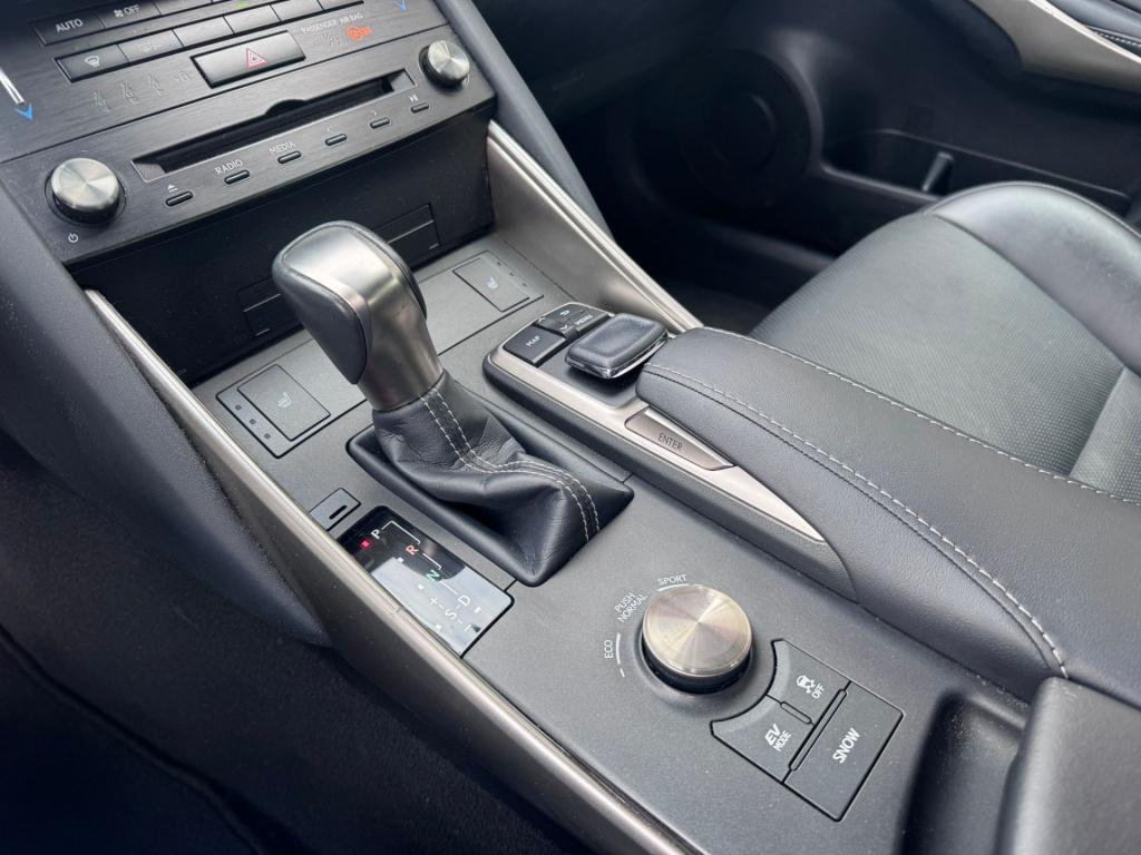 Lexus Is 300h hybrid business line