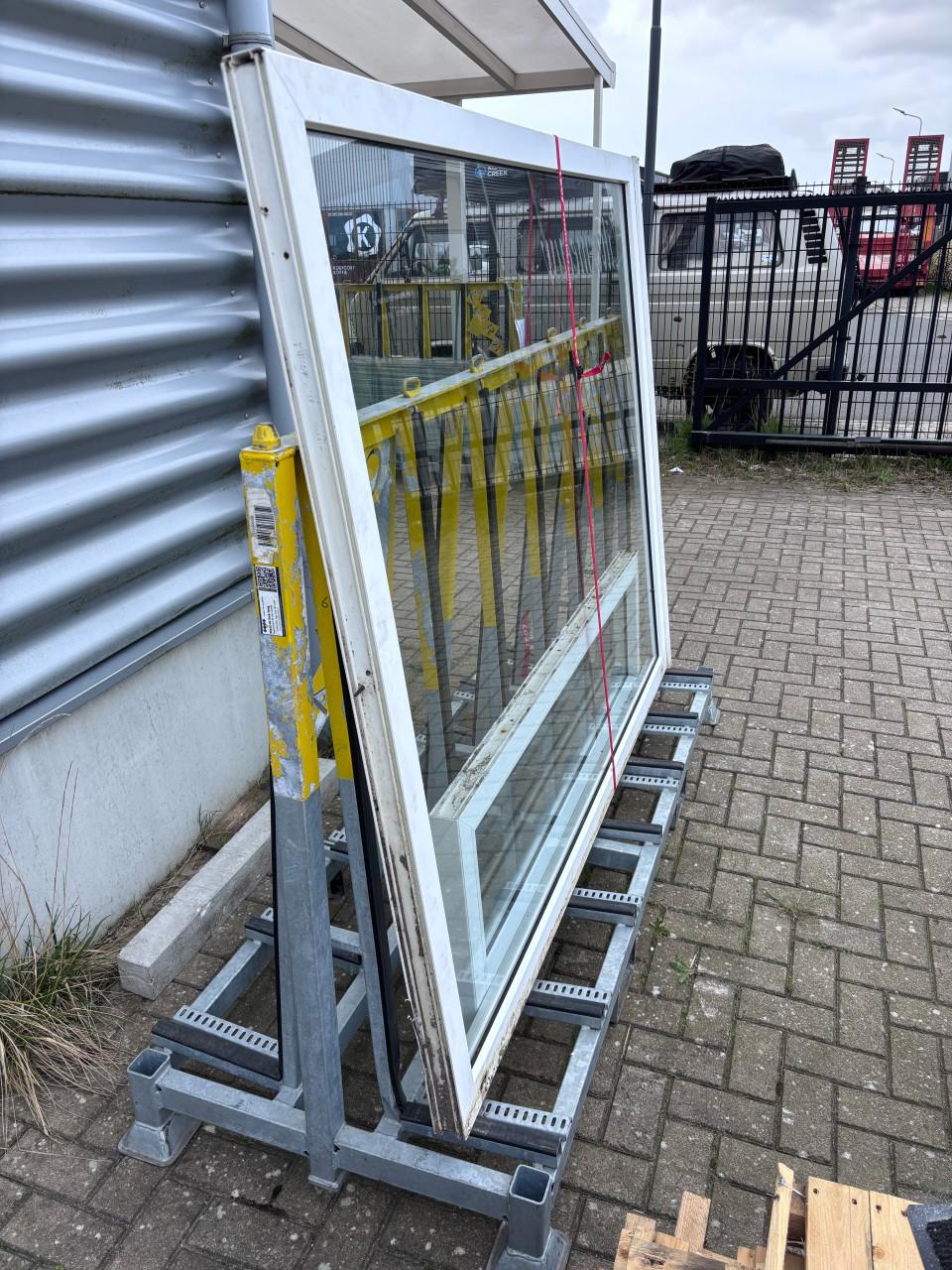 Windscherm glas in aluminium kozijn