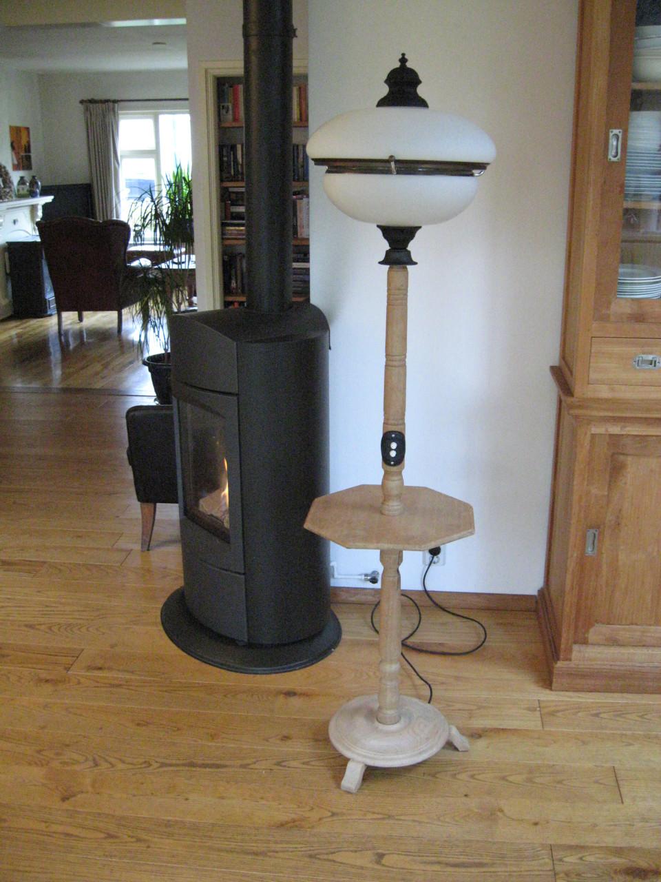 """"MOOIE STAANDE LAMP MET LEESTAFEL""