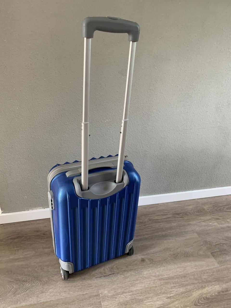 Compacte blauwe handbagage koffer