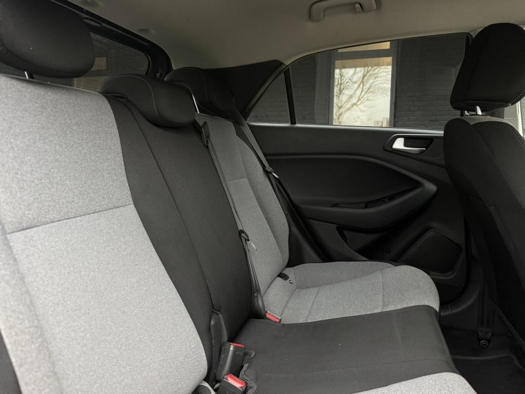 Hyundai I 20 1.2 hp i-motion comfort // black edition //