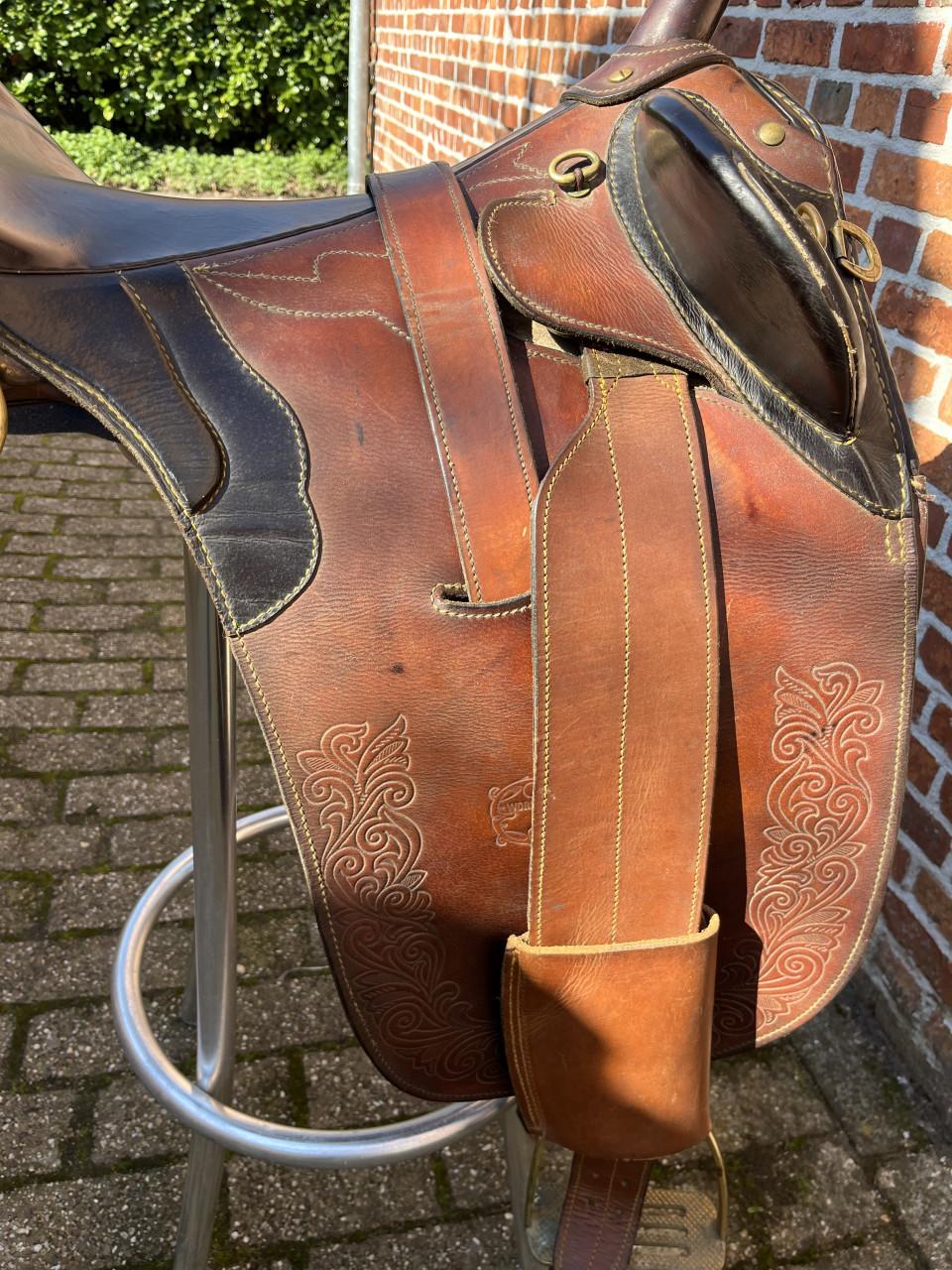 Australian stock saddle