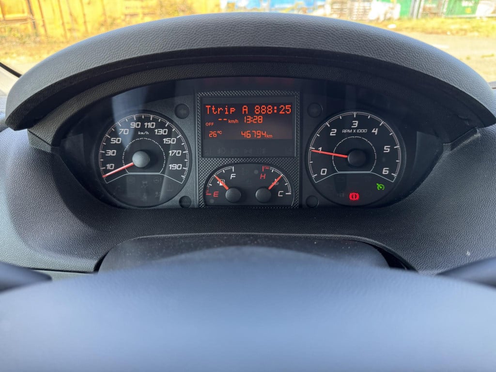 Peugeot Boxer 330 2.0 bluehdi l1h2 premium 3-persoons | trekhaak | kastinbo