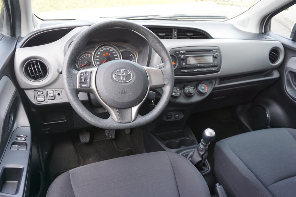 Toyota Yaris 1.3 vvt-i now airco / elektr. ramen / nap