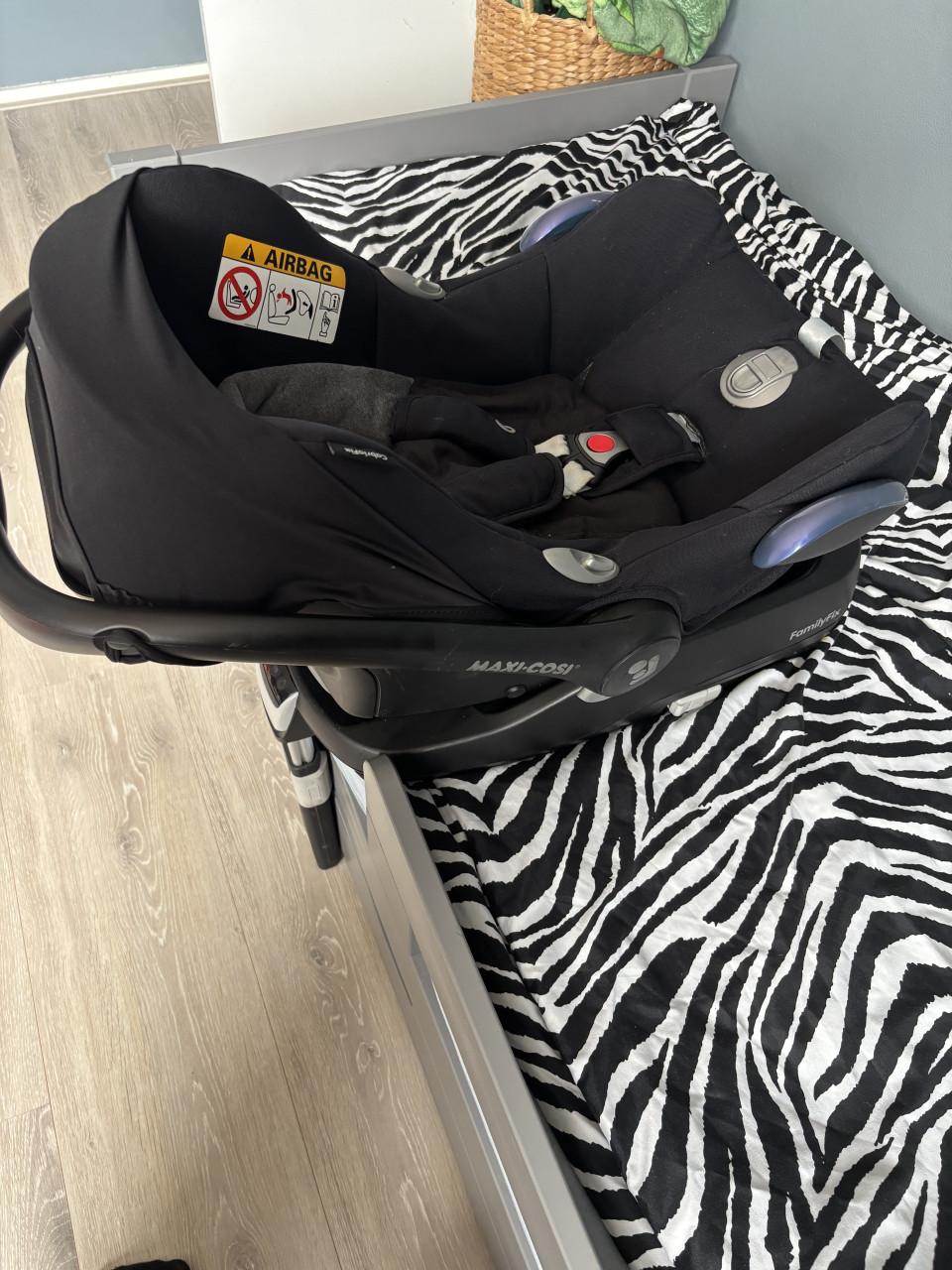 Maxi-cosi cabriofix met base