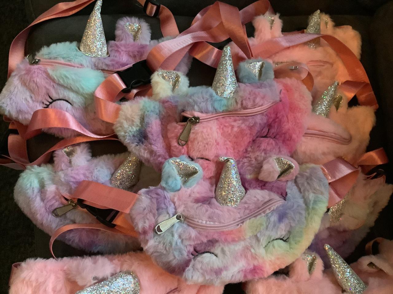 Partij leuke fluffy heuptasjes en schoudertasjes. ( partij 28)