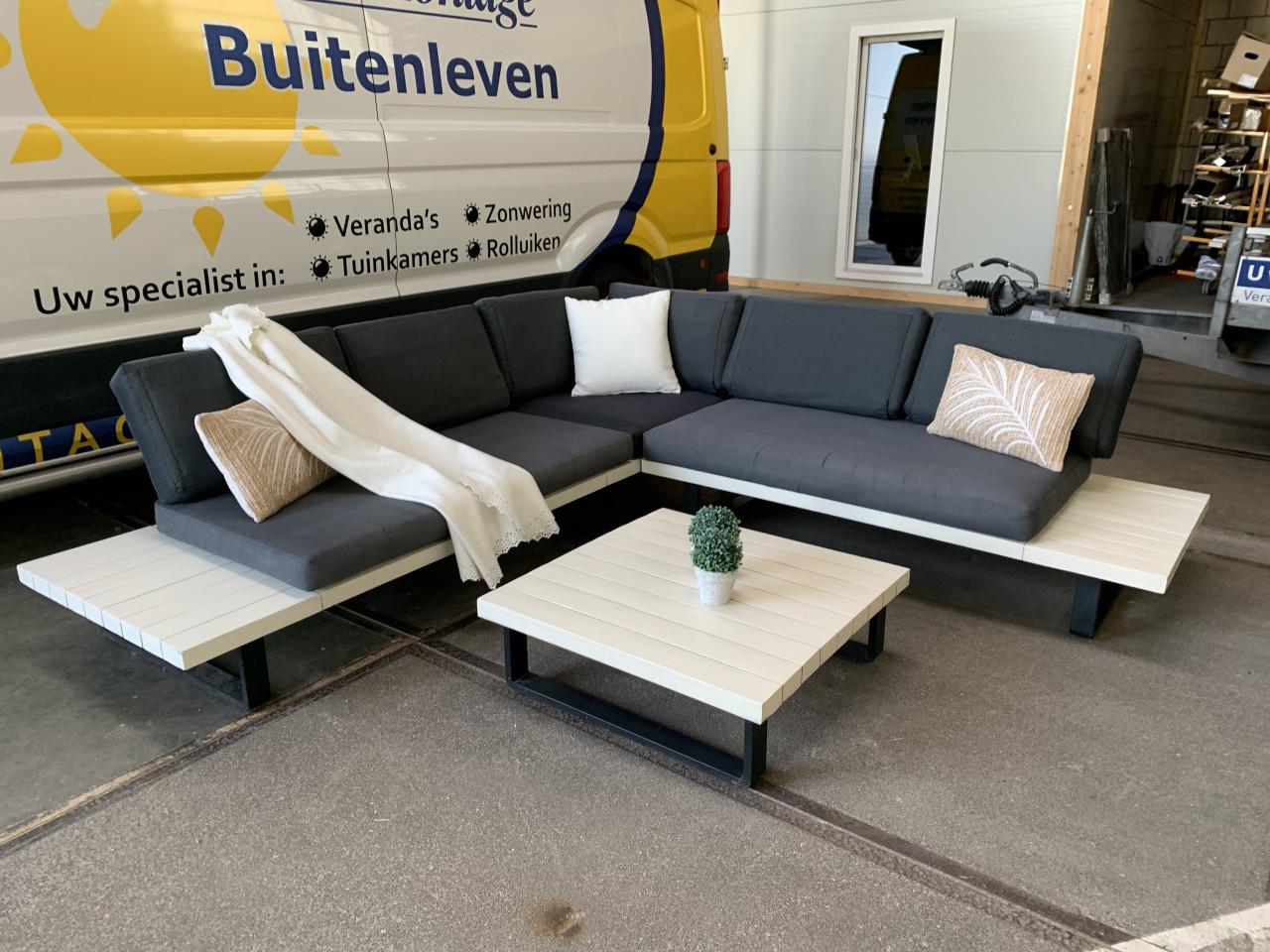 Aluminium loungeset met hout,kussens en tafel.