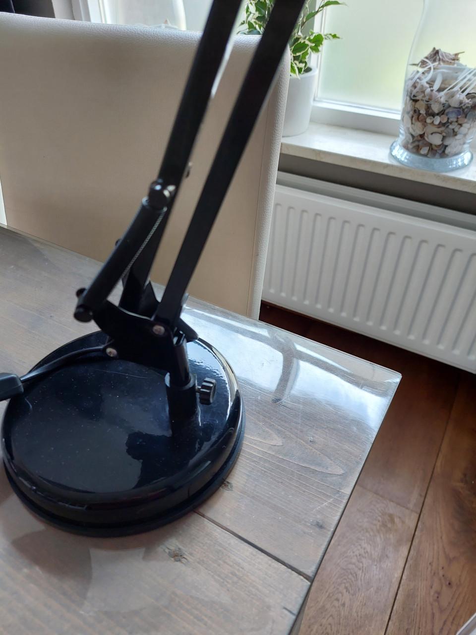Zwarte bureaulamp in zeer goede staat