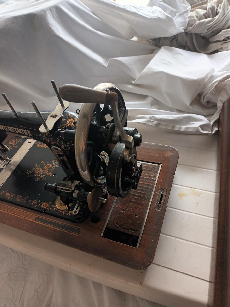 Antiek naaimachine Wilhelmina
