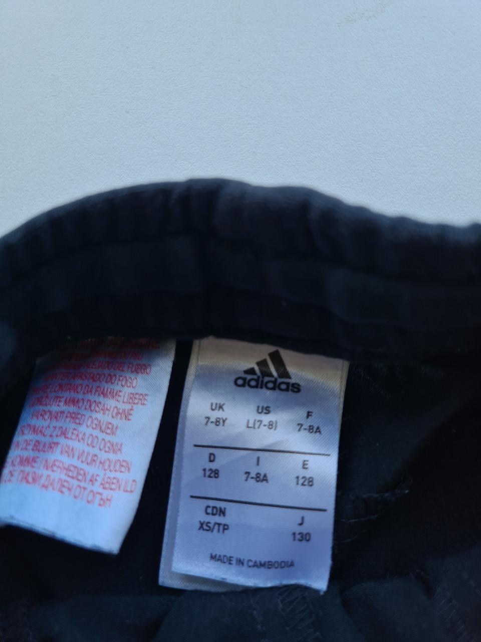 Adidas zwart sportbroekje maat 128