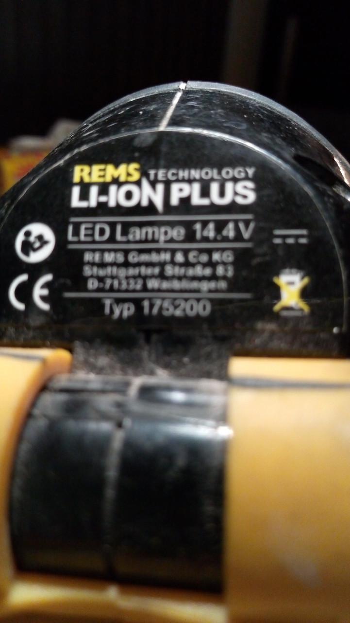 Gezocht oplader voor accu Rems zaklamp