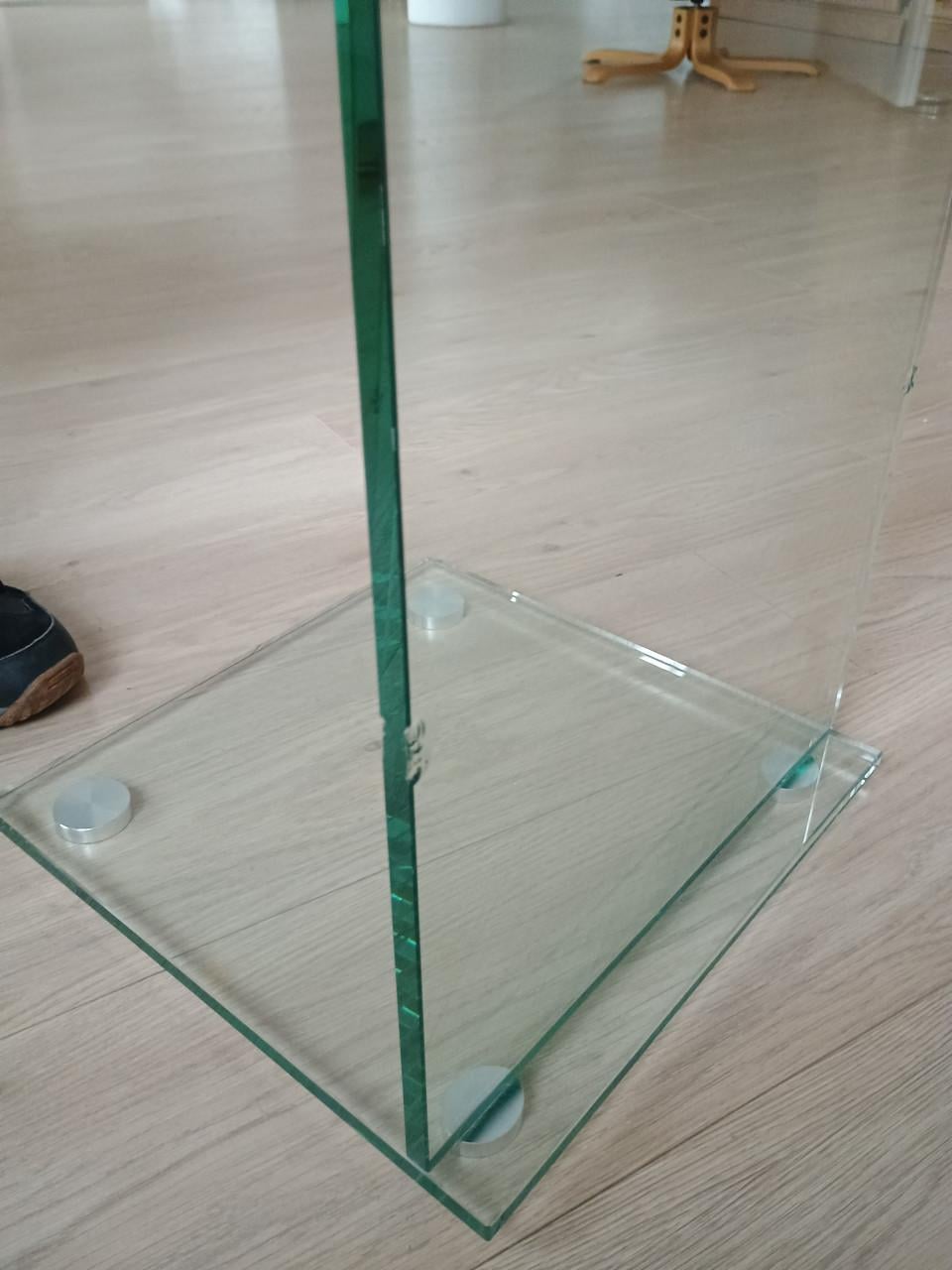 Te koop: glazen bijzettafel