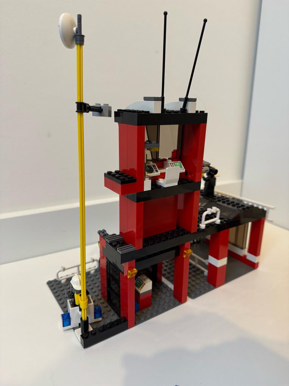 Complete Lego City Brandweerkazerne set 7240.