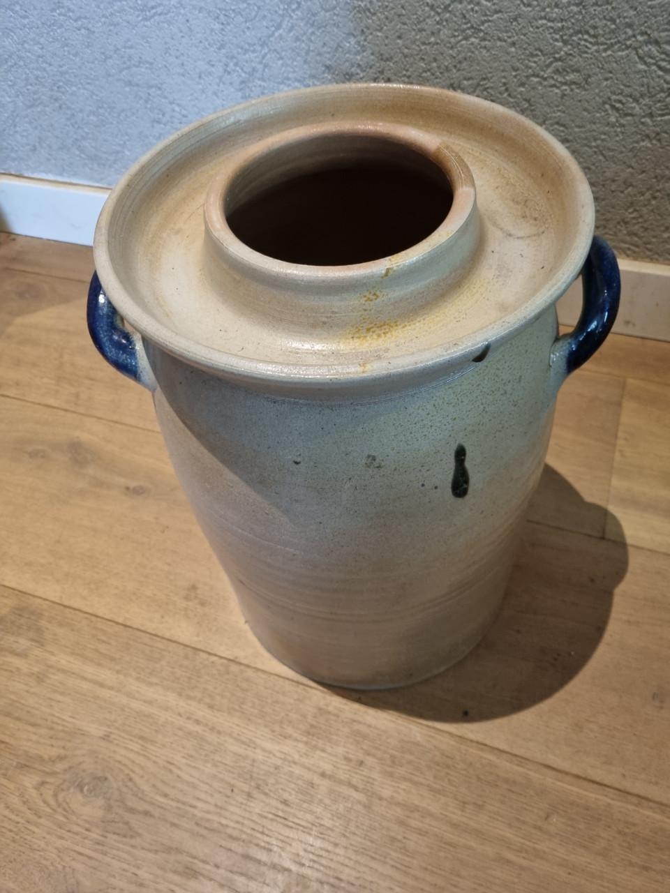 Aardewerk zuurkoolvat