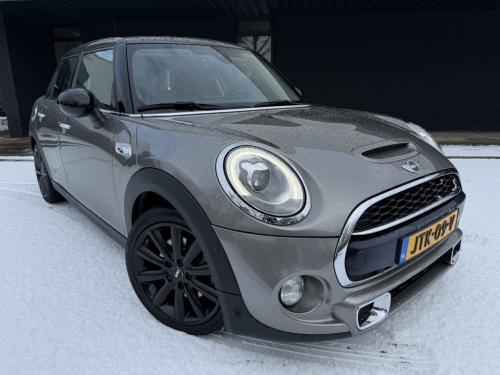 Mini 5-deurs mini 2.0 coop.s chili // goed uitgerust // dealer onderhouden 