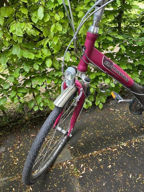 Damesfiets Batavus, station of op stap of studenten fiets
